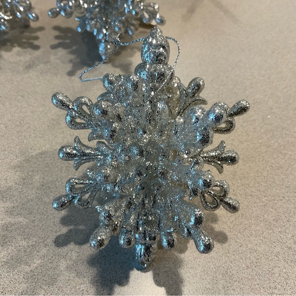 Silver glitter snowflake ornaments Christmas - Picture 2 of 4